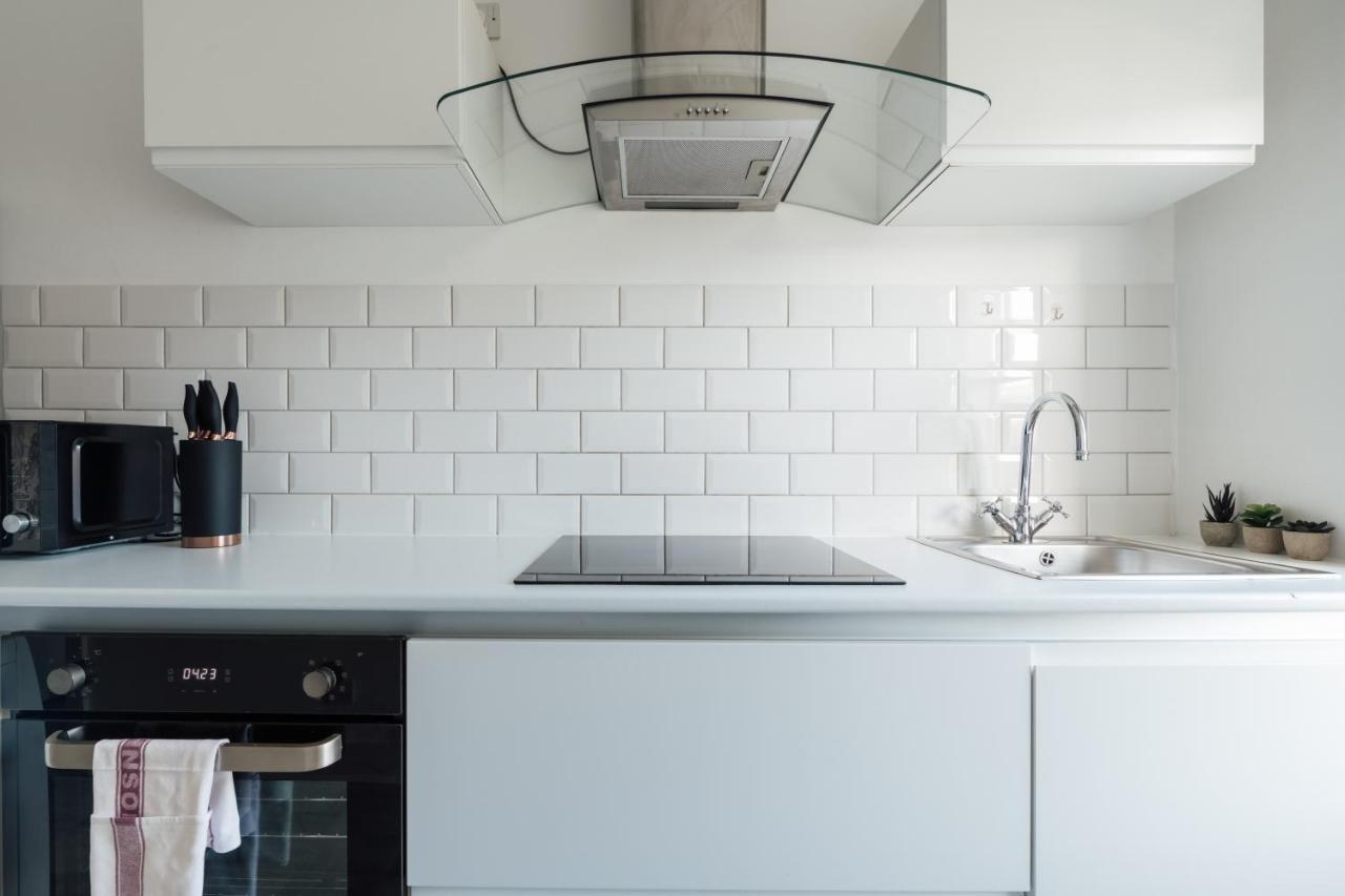 Апартаменты Stunning & Stylish 2 Bed Flat In West Лондон Экстерьер фото