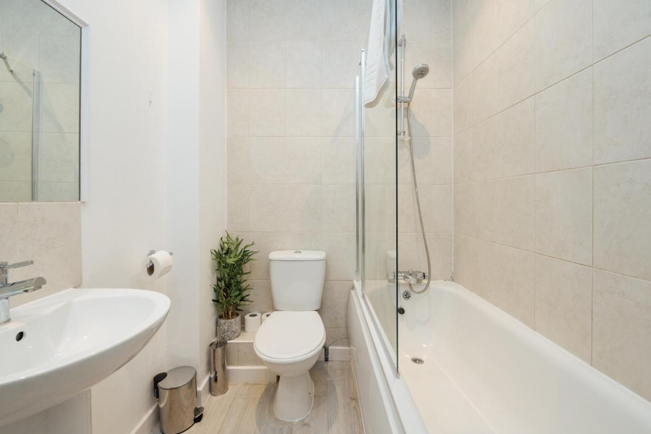 Апартаменты Stunning & Stylish 2 Bed Flat In West Лондон Экстерьер фото