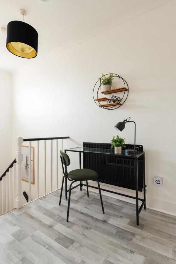 Апартаменты Stunning & Stylish 2 Bed Flat In West Лондон Экстерьер фото