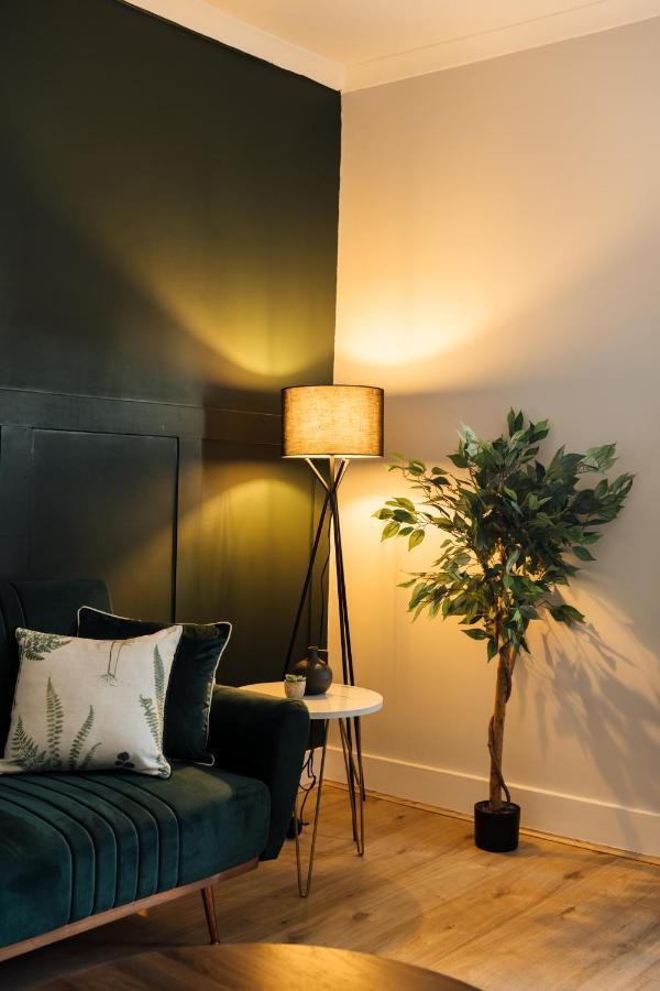 Апартаменты Stunning & Stylish 2 Bed Flat In West Лондон Экстерьер фото